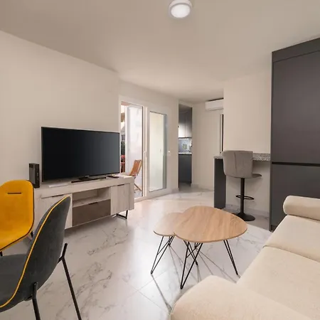 Charming For Rent In The Heart Of Apartment *
